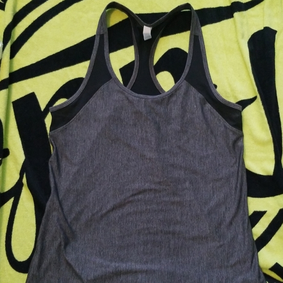 Under Armour Tops - UNDER ARMOUR TANK